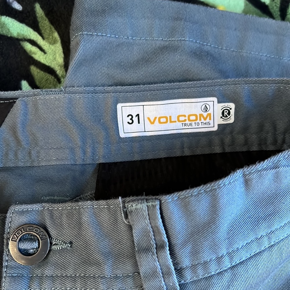 Volcom Shorts - Picture 7 of 7